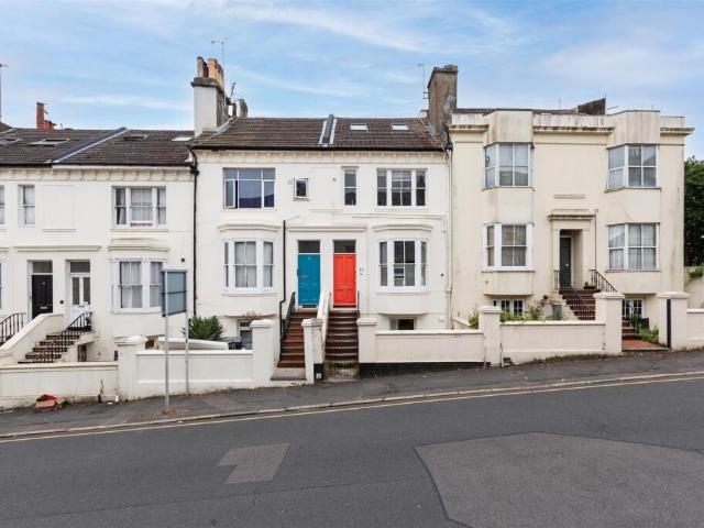 Flat for rent in Brighton