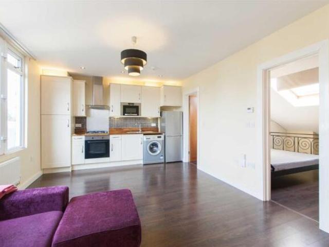 Flat for rent in Acton, Greater London