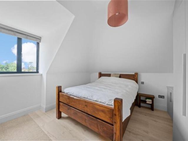 Flat for rent in Cheam, Greater London