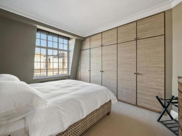 Flat for rent in Cat Hill, England