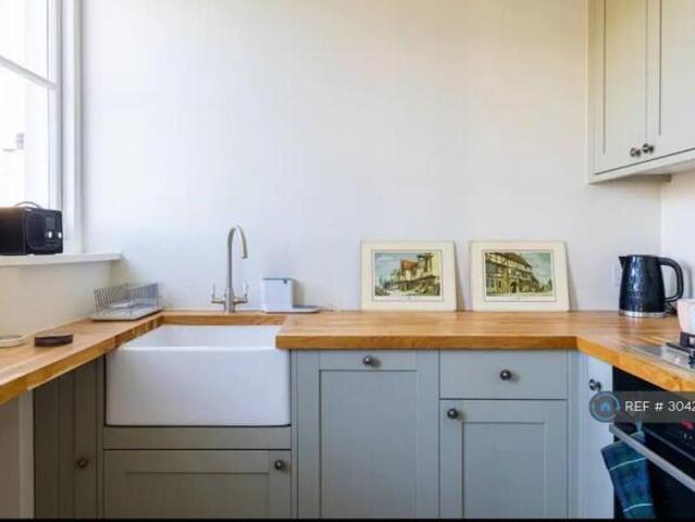 Flat for rent in Cat Hill, England