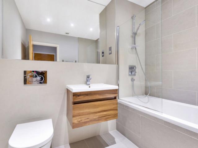 Flat for rent in Guildford, Surrey