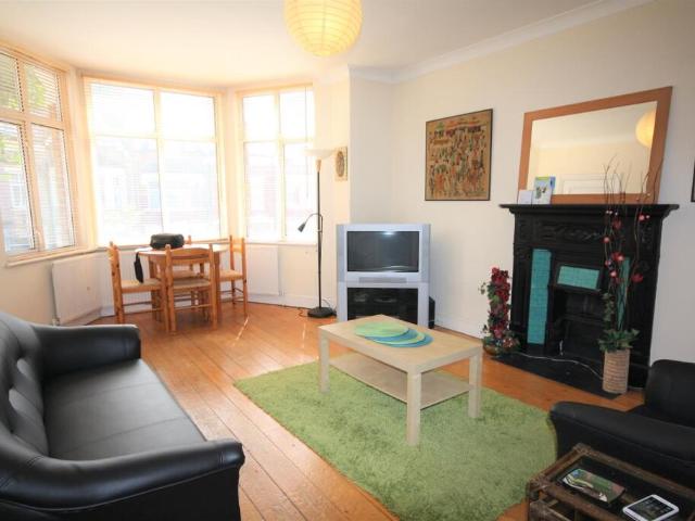 Flat for rent in Cricklewood, Brent