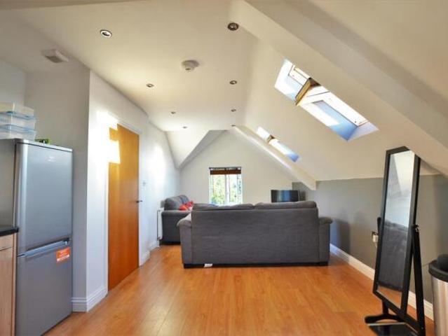 Flat for rent in Prestbury, Golden Valley