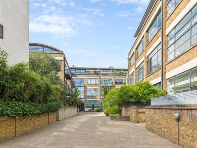 Flat for rent in Chiswick, Greater London