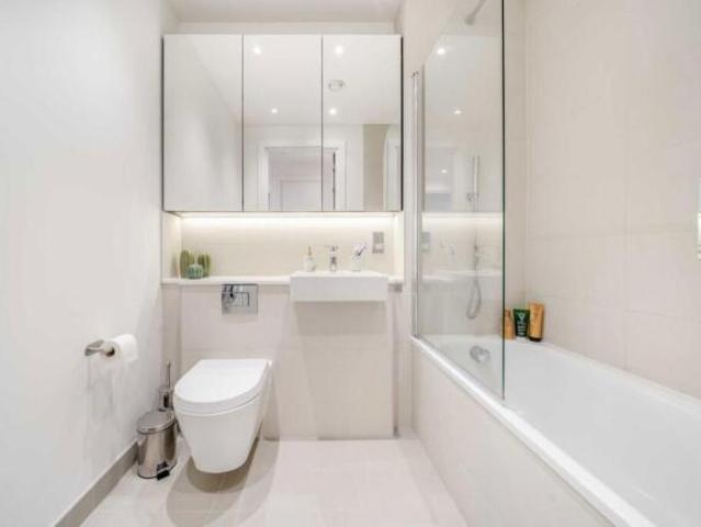 Flat for rent in Chiswick, Greater London