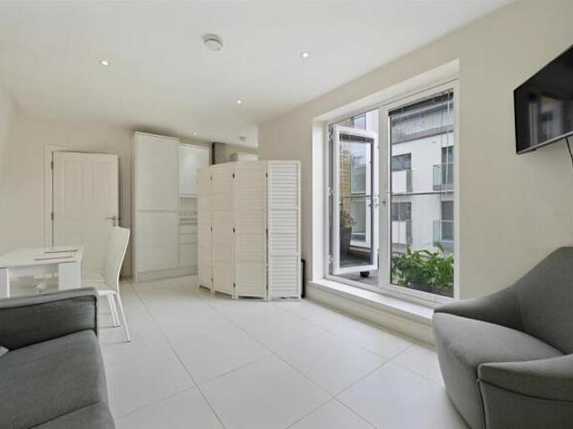 Flat for rent in Chiswick, Greater London