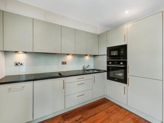 Flat for rent in Chiswick, Greater London