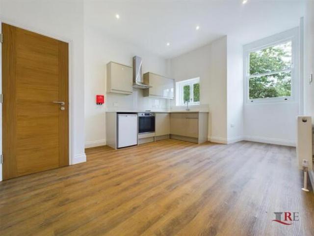 Flat for rent in Cat Hill
