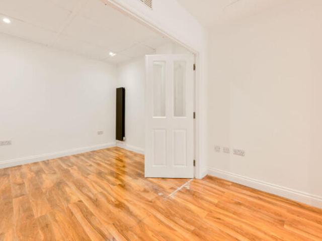 Flat for rent in Acton, Greater London