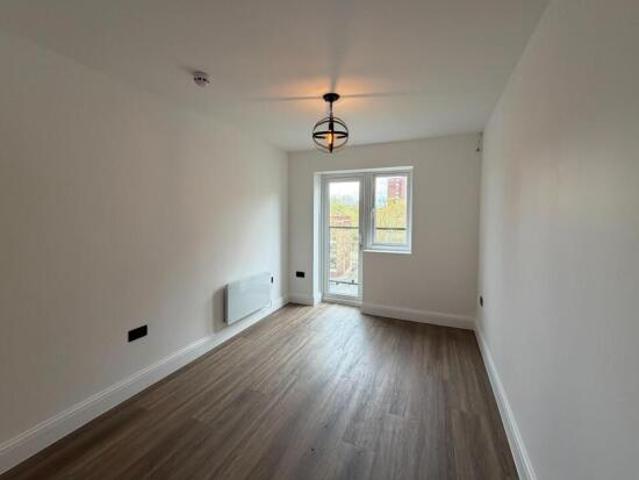 Flat for rent in Acton, Greater London