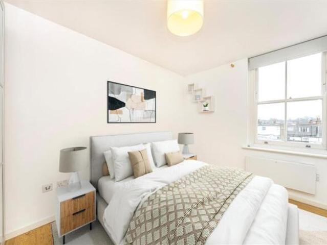 Flat for rent in Barnes, Greater London