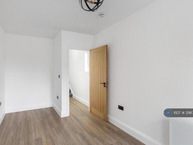 Flat for rent in Cat Hill