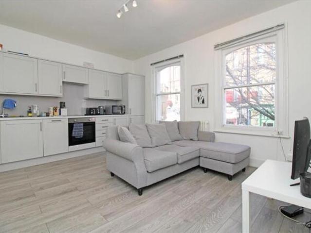 Flat for rent in Acton, Greater London
