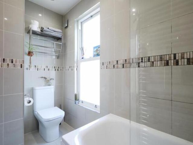 Flat for rent in Acton, Greater London