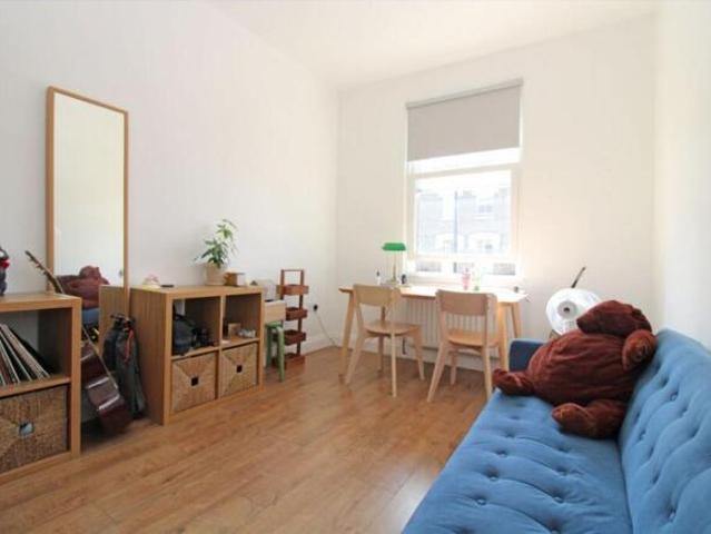 Flat for rent in Acton, Greater London