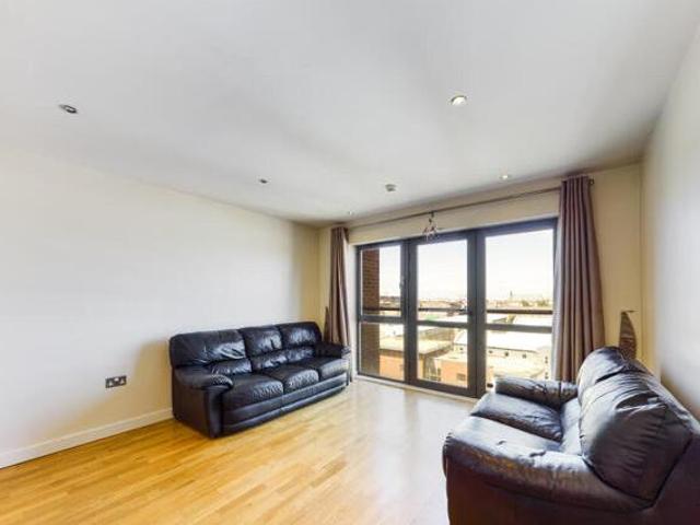 House for rent in Calderstones