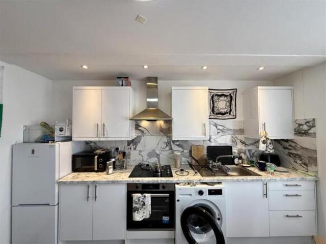 Flat for rent in Plasnewydd, Falcon Lodge