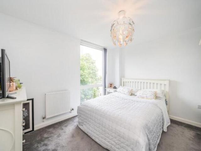 Flat for rent in Brentford End, Greater London