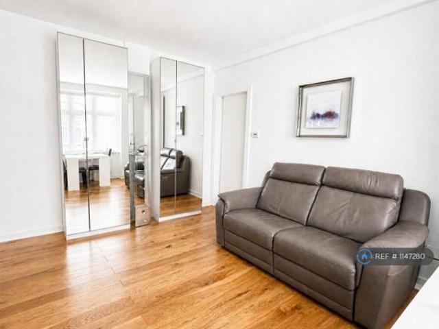 Flat for rent in Cat Hill