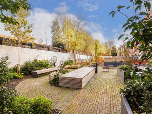 Flat for rent in Cat Hill