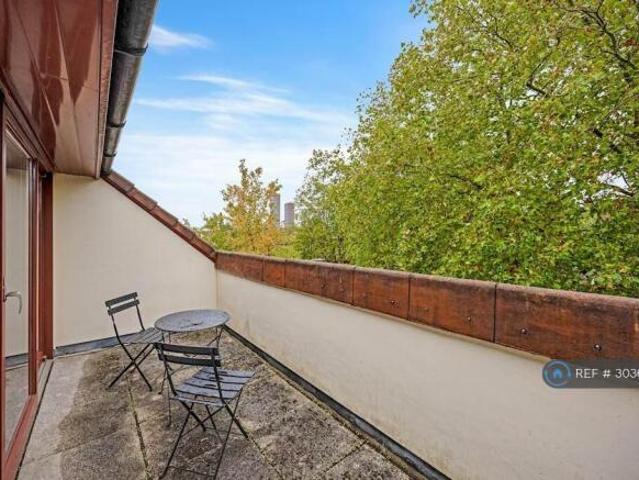 Flat for rent in Cat Hill