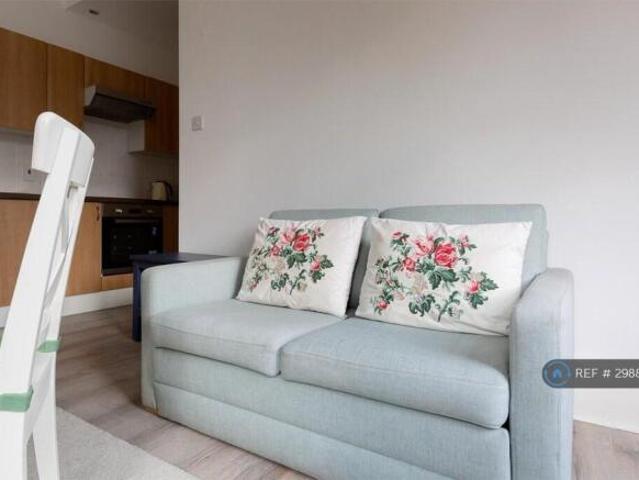 Flat for rent in Cat Hill
