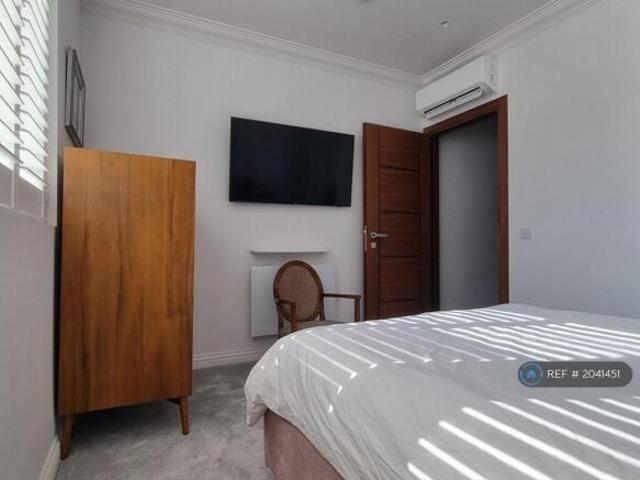 Flat for rent in Cat Hill