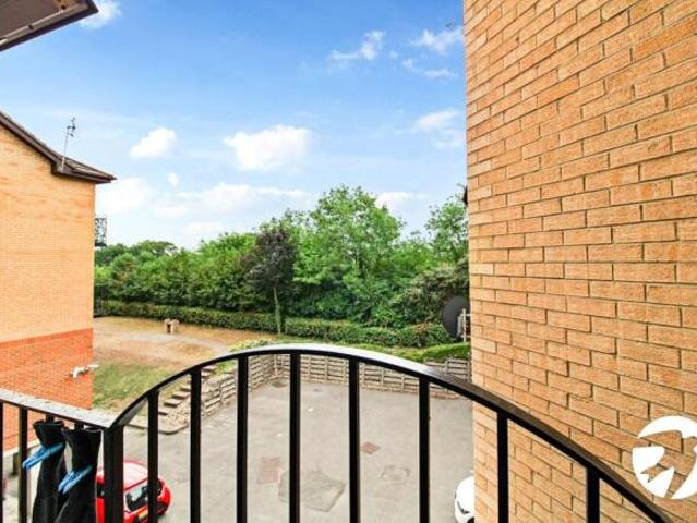 Flat for rent in Greenhithe, Dartford