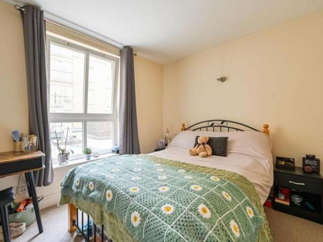 Flat for rent in Aldgate, Lyons