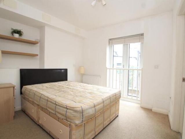 Flat for rent in Cat Hill