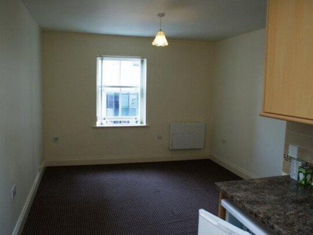 Flat for rent in Triangle, West Yorkshire