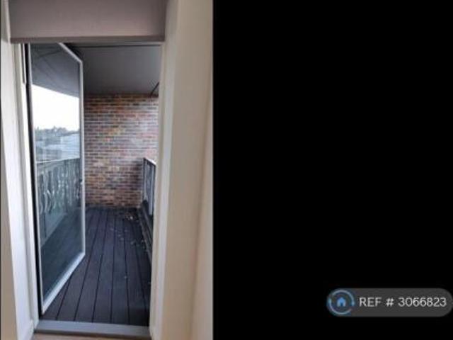 Flat for rent in Cat Hill, England
