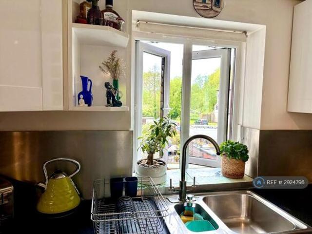 Flat for rent in Cat Hill
