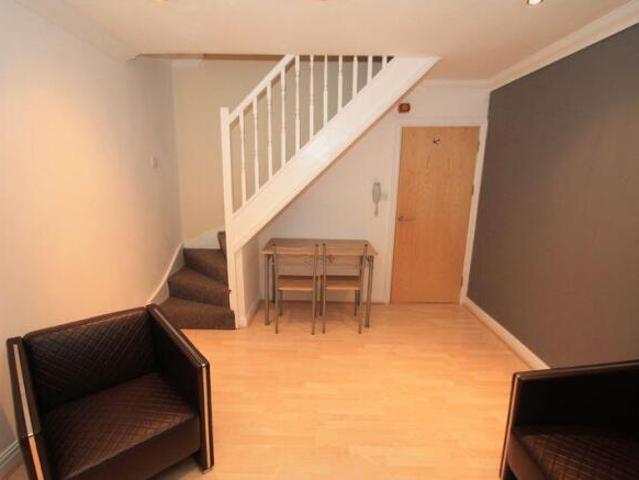 Flat for rent in Plasnewydd, Falcon Lodge