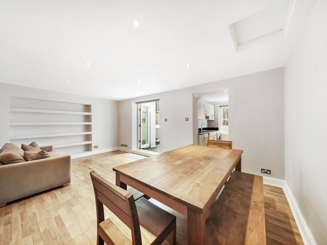 Apartment for rent in North Kensington, Greater London