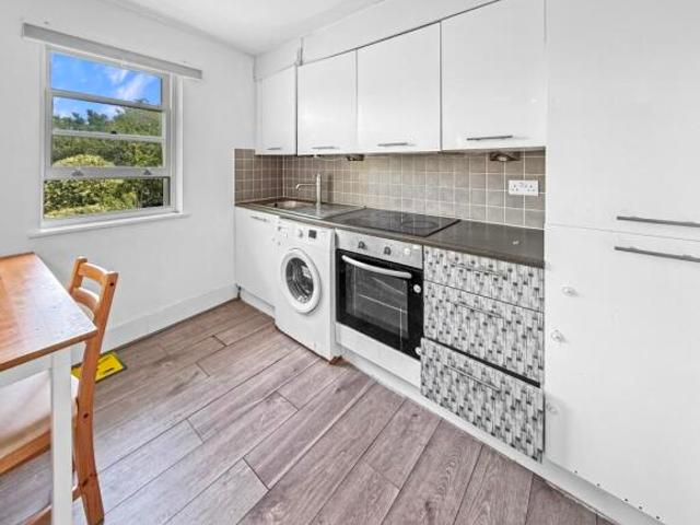 Flat for rent in Cat Hill
