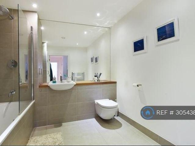 Flat for rent in Cat Hill, England