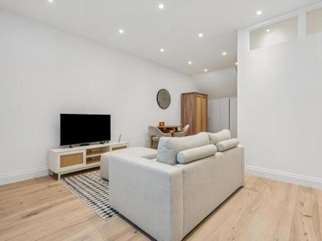 Flat for rent in Cat Hill