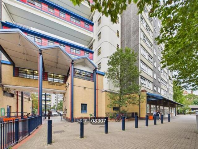 Flat for rent in Cat Hill, England