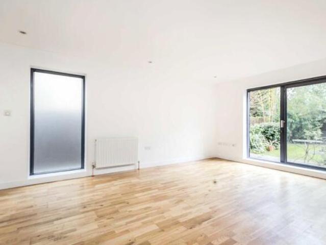 Flat for rent in Teddington, Greater London