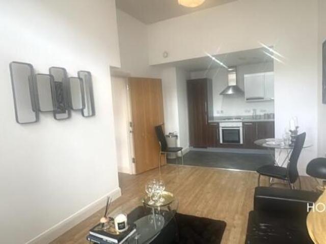 Flat for rent in Calderstones