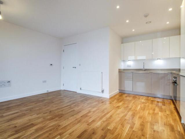 Flat for rent in Slough