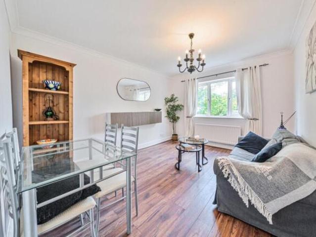 Flat for rent in Cat Hill
