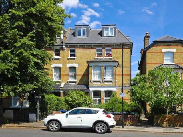 Flat for rent in Acton, Greater London