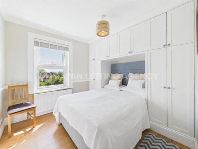 Flat for rent in Acton, Greater London