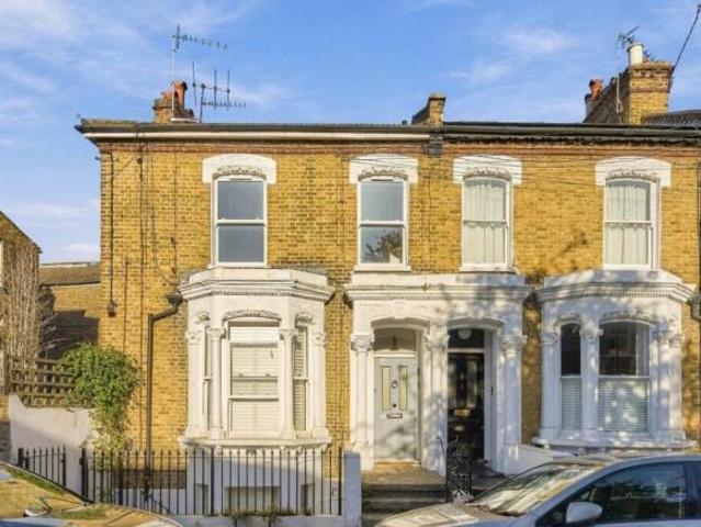 Flat for rent in Cat Hill