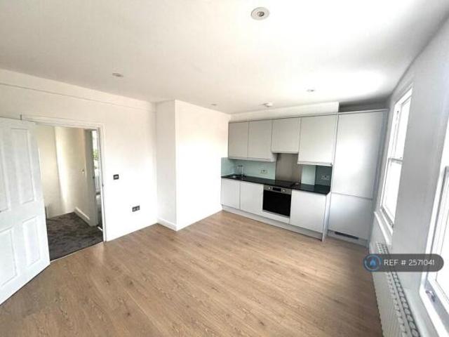 Flat for rent in Cat Hill