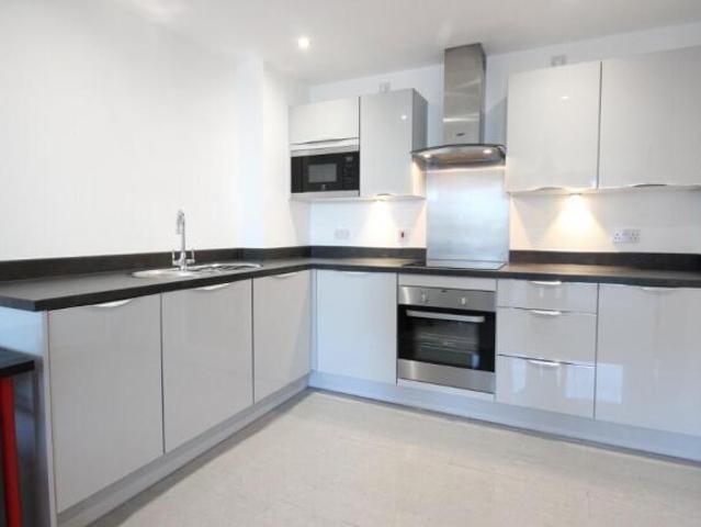 Flat for rent in Cardiff Bay, Falcon Lodge