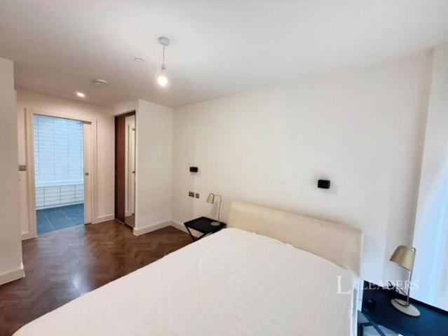 Flat for rent in Calderstones